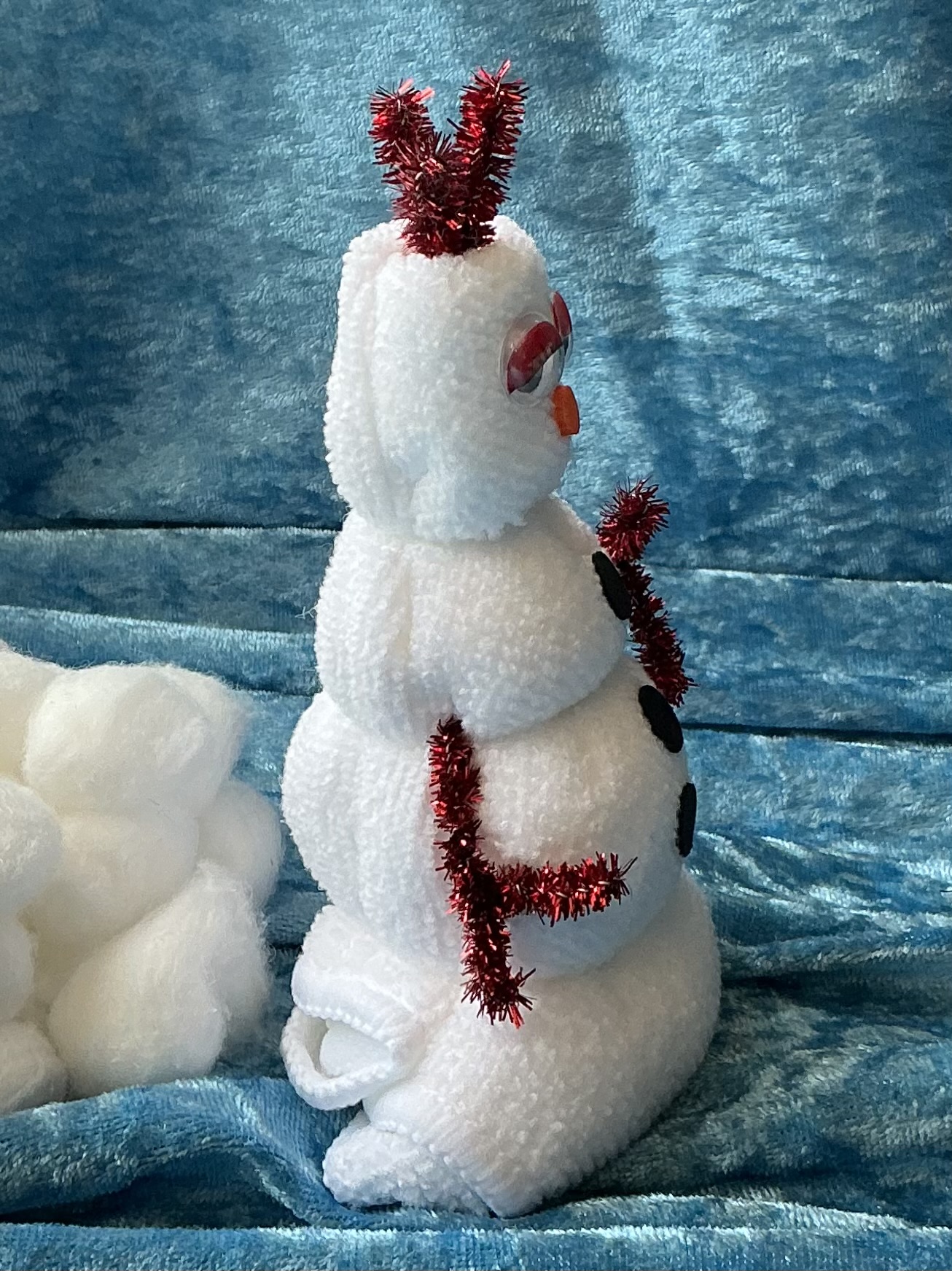 Magnet Otto der Schneemann aus einem weißen Mikrofaserlappen – Bild 4
