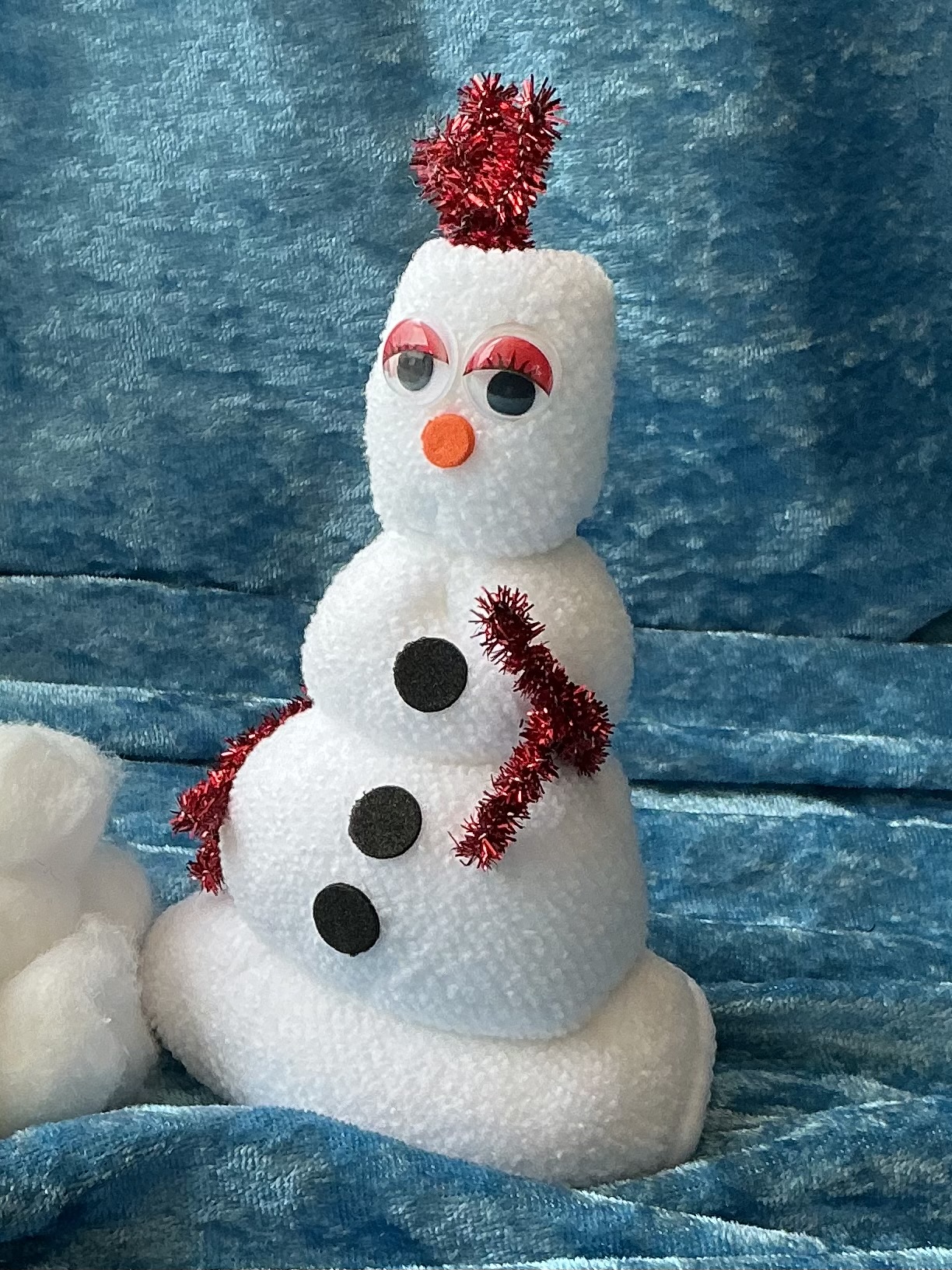 Magnet Otto der Schneemann aus einem weißen Mikrofaserlappen – Bild 3