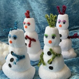 Der Schneemann Otto aus einem weißen Mikrofaserlappen