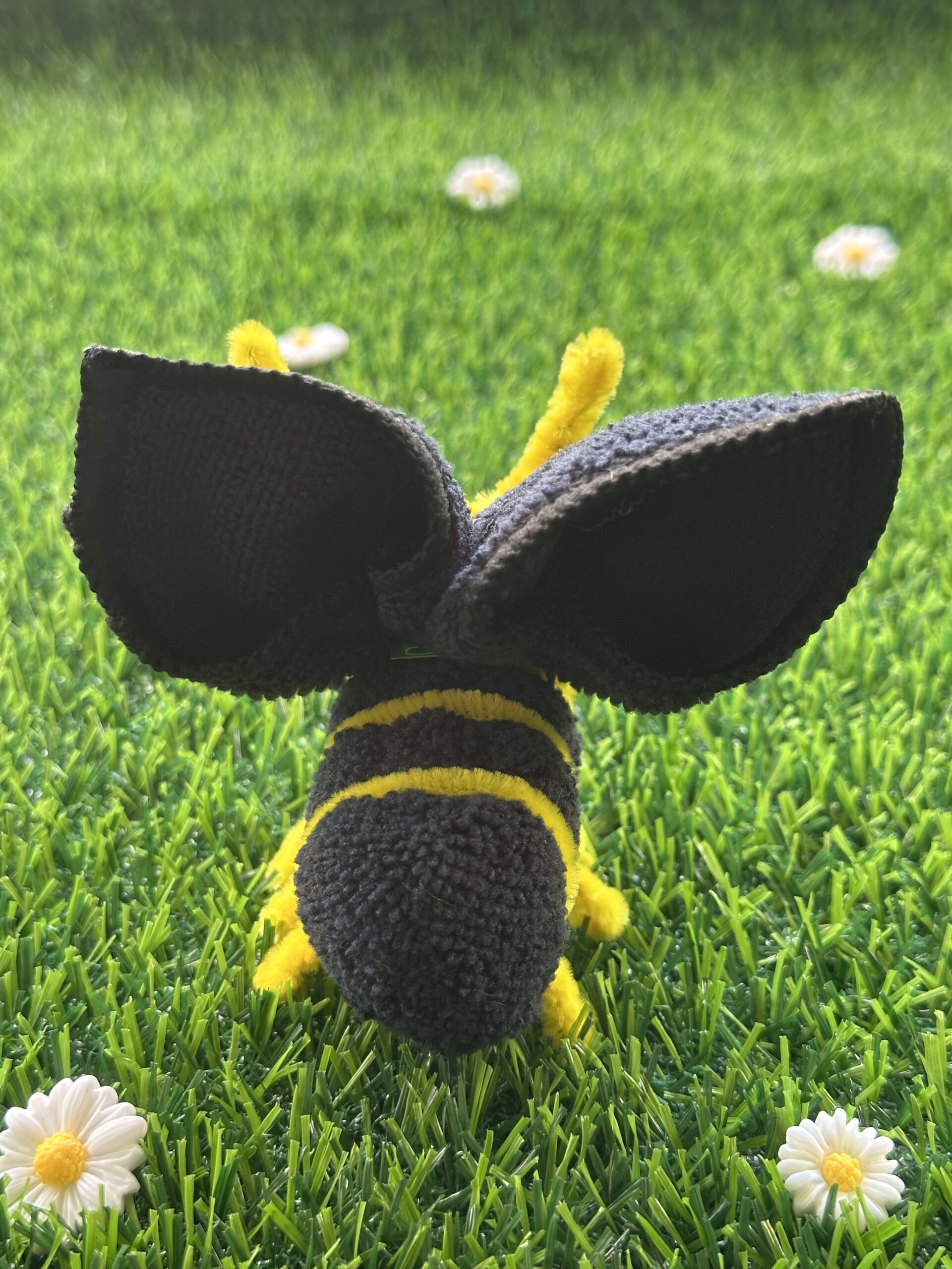 Die Hummel Christian aus einem Mikrofaserlappen – Bild 3