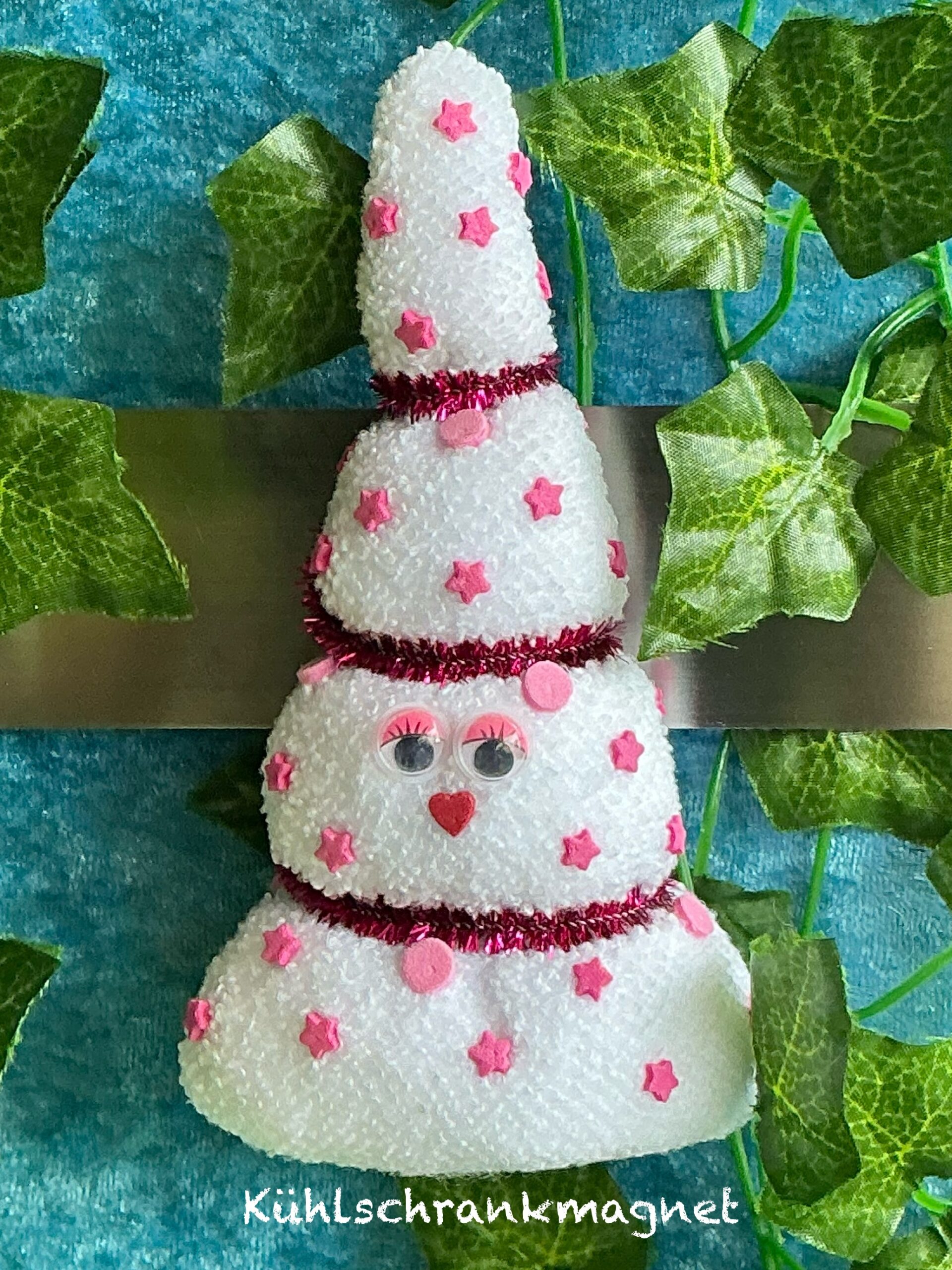 Magnet Weihnachtsbaum aus einem weißen Mikrofaserlappen